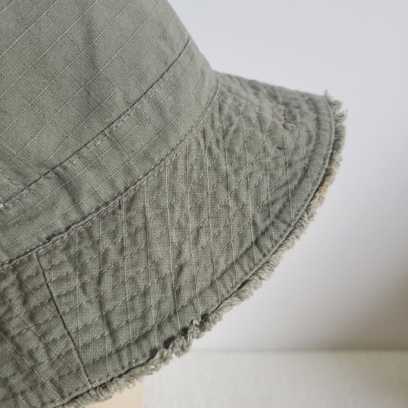 𝅺Y2K Vintage Old Navy Olive Green Frayed Brim Bucket Hat Size Medium Large - Picture 7 of 11